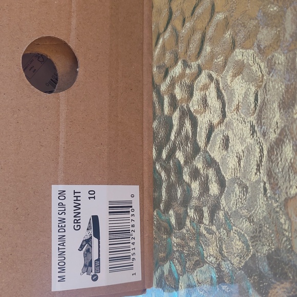 Mountain Dew Men's Slip On Sneakers - Picture 13 of 13